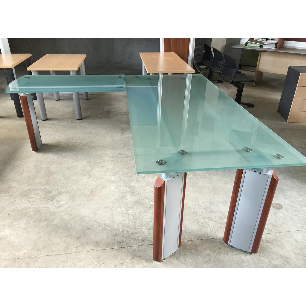 President Italian Desk  2.10 x 1.04  x 73H